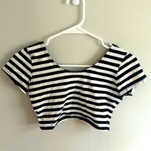 Women’s Medium Wet Seal Crop Top